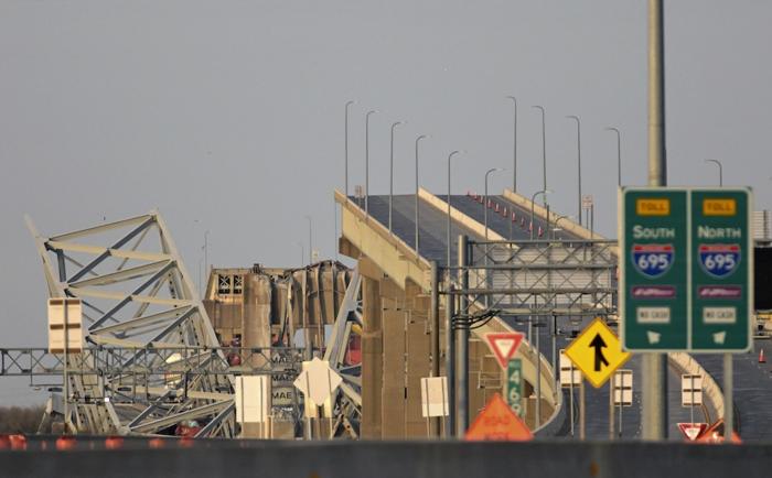 Una porzione del ponte rimasta intatta