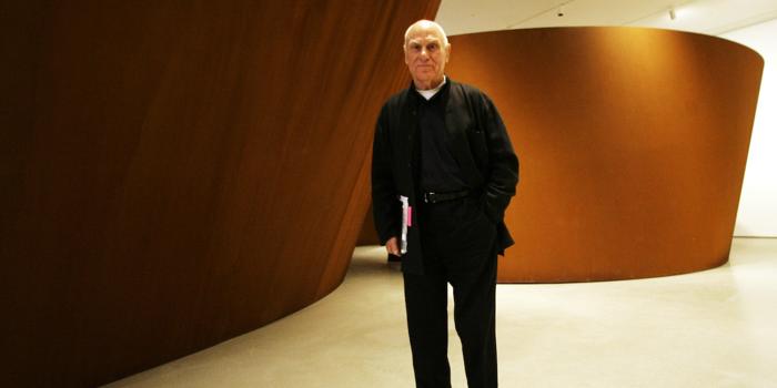 Richard Serra: Il Maestro dell’Acciaio nell’Arte Contemporanea