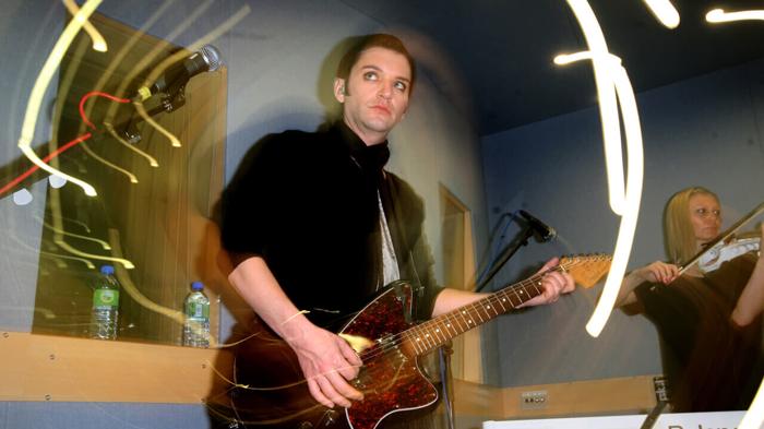 Brian Molko rischia il processo per insulti a Giorgia Meloni durante concerto a Torino