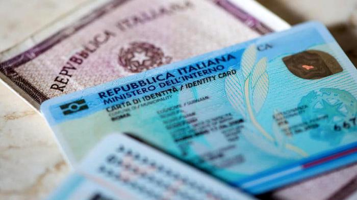 Carta d’identità illimitata per over 70: proposta di legge in Italia