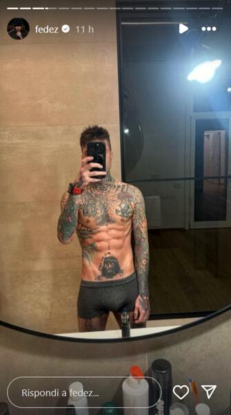 Fedez e il selfie in bagno della sua nuova casa-2