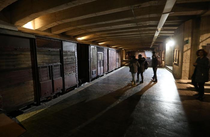 Il memoriale della Shoah a Milano. Foto LaPresse