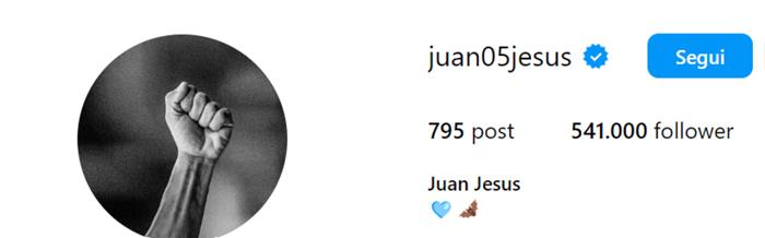 Juan Jesus cambia la foto, pugno alzato su Instagram