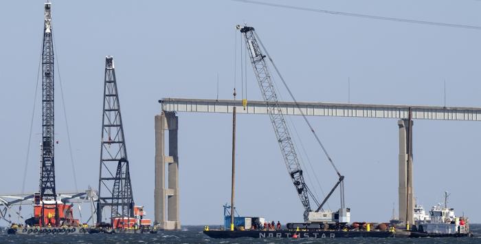 Disastro al Porto di Baltimora: Nave Dali colpisce ponte