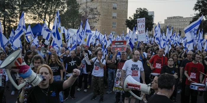 Proteste in Israele contro Netanyahu: la crisi politica e la lotta per la liberazione degli ostaggi