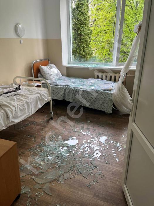 Chernihiv, colpito anche l'ospedale. Foto da X