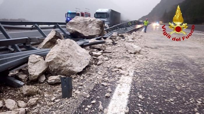 Frane e disagi stradali: maltempo colpisce il Nordest e il Nordovest