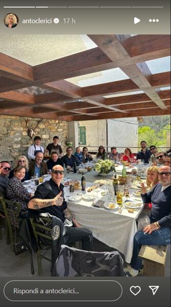 La tavolata del pranzo con tutto lo staff di The Voice-2