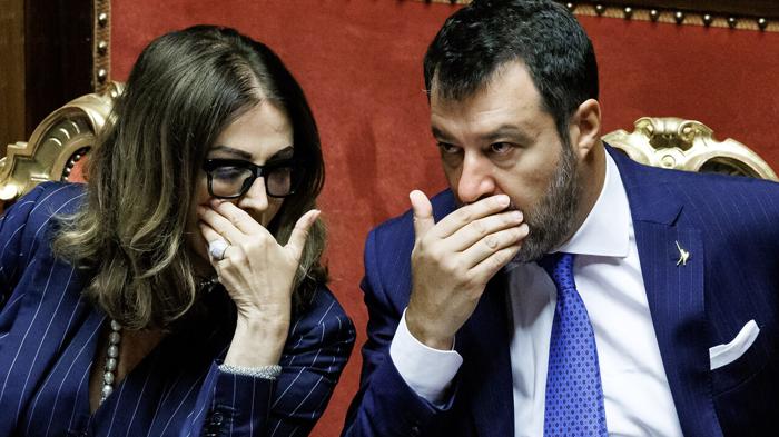 Sfiducia ai ministri Salvini e Santanchè: tensione in Parlamento