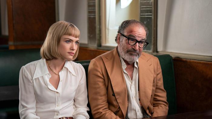 Morte e altri dettagli: Fine anticipata per la serie TV con Mandy Patinkin e Violett Beane