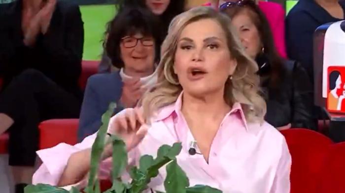 Simona Ventura in TV con il volto paralizzato: la sua reazione sorprendente