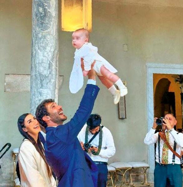Stefano De Martino insieme al nipote nel giorno del battesimo, foto da Chi-2