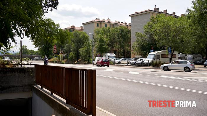 Aggressione a Trieste: anziana colpita brutalmente davanti a un bar