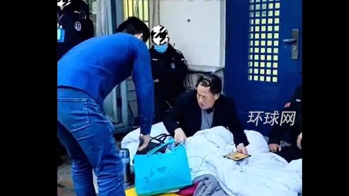 Lo scontro del virologo cinese Zhang Yongzhen con le autorità