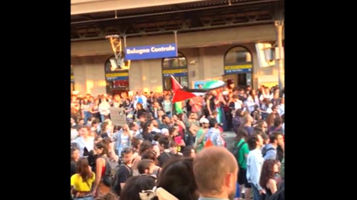 Protesta pro-Palestina blocca stazione Centrale di Bologna