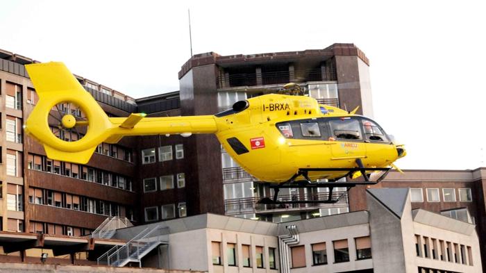 Tragedia a Costa Masnaga: Bambina cade dal balcone