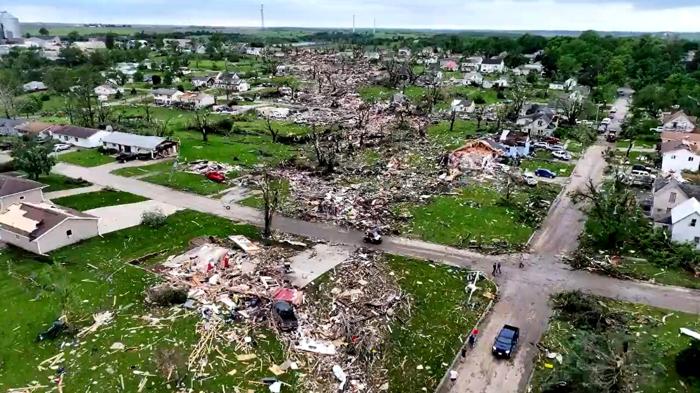 Tornado devastante colpisce Greenfield, Iowa