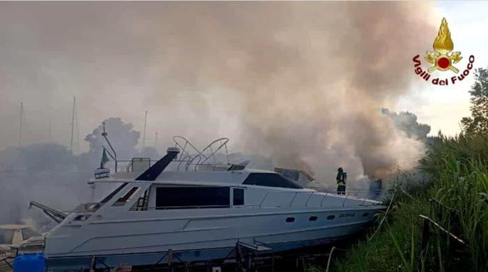 incendio fiumicino vigili fuoco