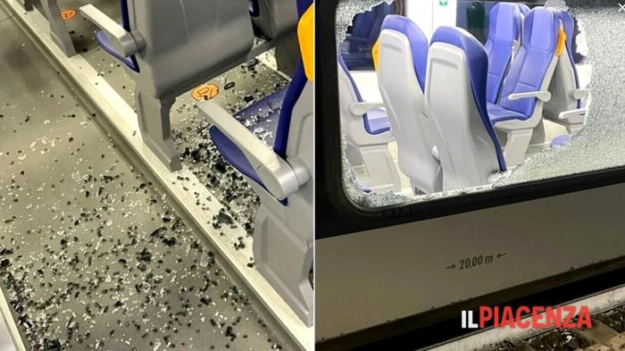 Notte di follia alla stazione di Piacenza: treno vandalizzato e arresti