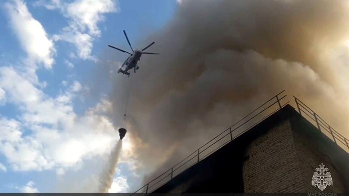 Incendio devastante al magazzino di macchinari Toros a Mosca