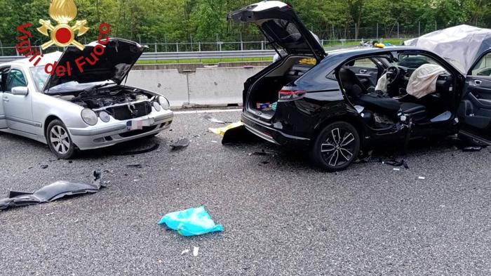 L'incidente oggi sulla A9 (foto vigili del fuoco)