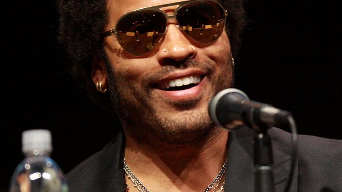 I Look Iconici di Lenny Kravitz: Stile e Acconciature