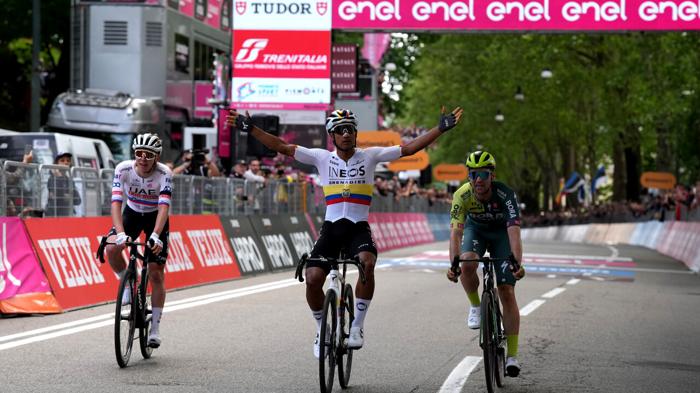 Jhonatan Narvaez conquista la maglia rosa al Giro d’Italia 2024