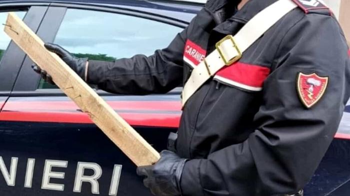 Rapina evitata ad Ivrea: giovane arrestato con asse di legno minaccioso