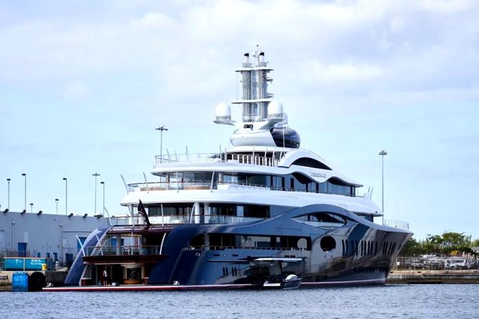 yacht Mark Zuckerberg-3