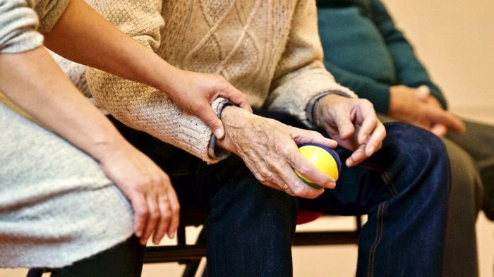 Anziano di Roma vittima di violenze familiari