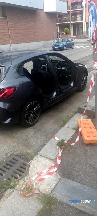 Bmw cannibalizzata a Torino (foto TorinoToday)