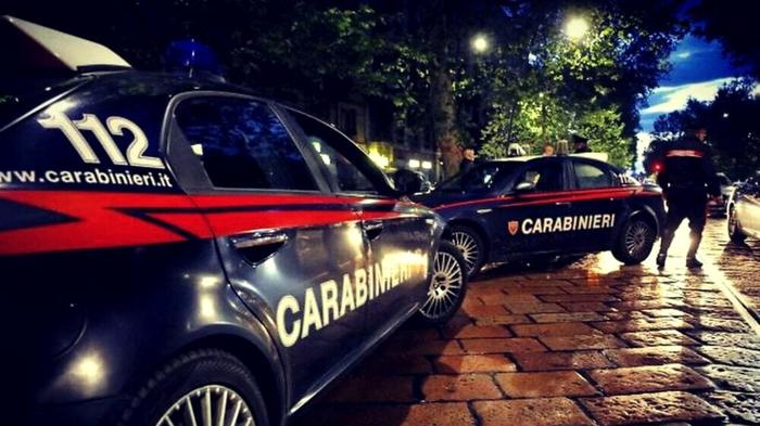 Donna arrestata per imbrattare auto con feci dell’ex fidanzato