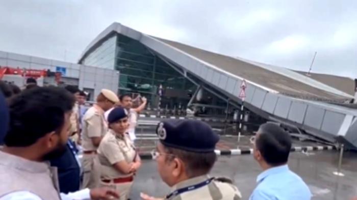 Crollo all’aeroporto di Nuova Delhi: una persona morta e otto feriti