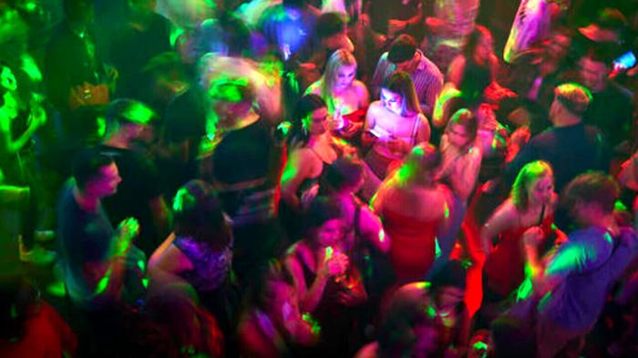 Giovane accoltellato in discoteca a Pescara