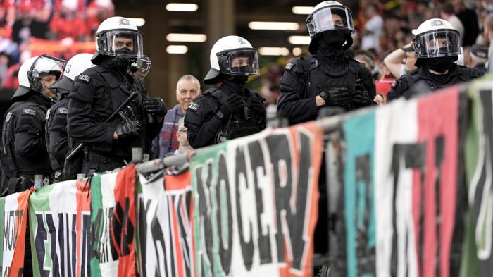 Ultras italiani fermati a Dortmund prima di Italia-Albania