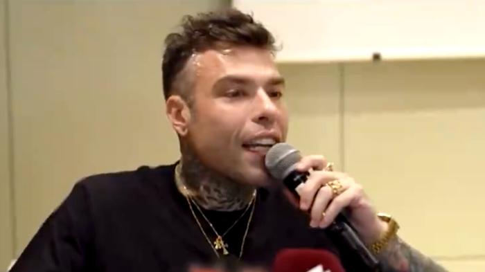 Fedez: trasparenza e polemiche sulle attività benefiche