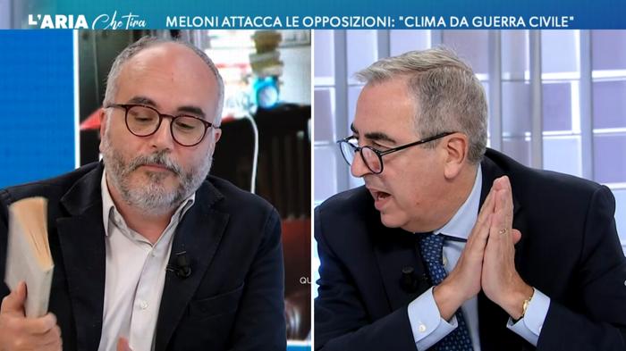 Vivace discussione su toni politici e violenza in trasmissione televisiva