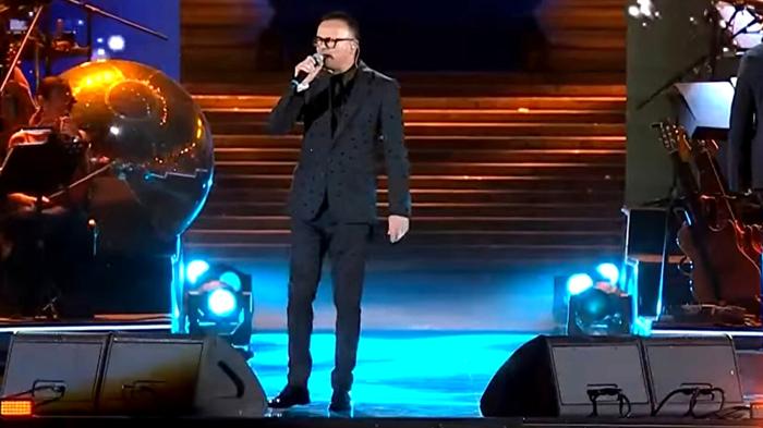 Gigi D’Alessio: Concerti a Napoli e Speciale TV