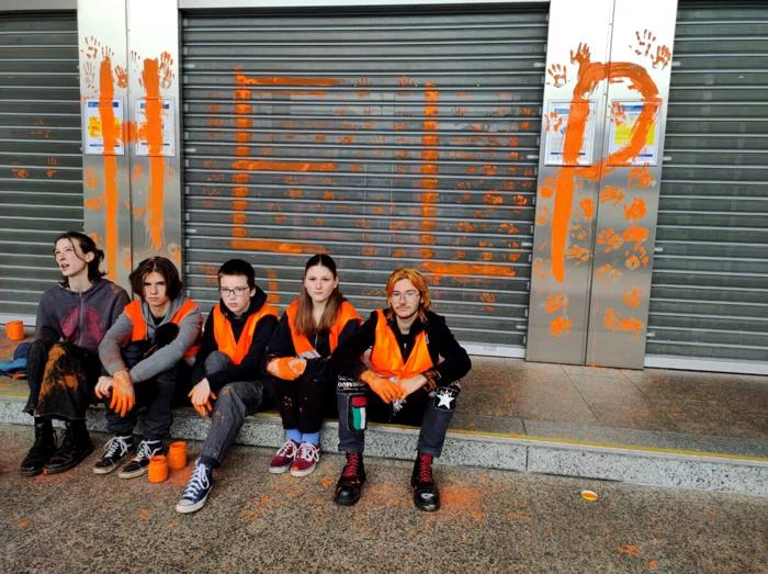 I cinque ambientalisti arrestati - Foto Alessia Capasso