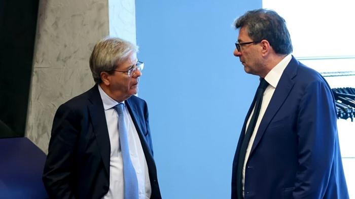 Il commissario Ue agli affari economici, Paolo Gentiloni, e il ministro dell'economia italiano, Giancarlo Giorgetti. Foto Consiglio Ue