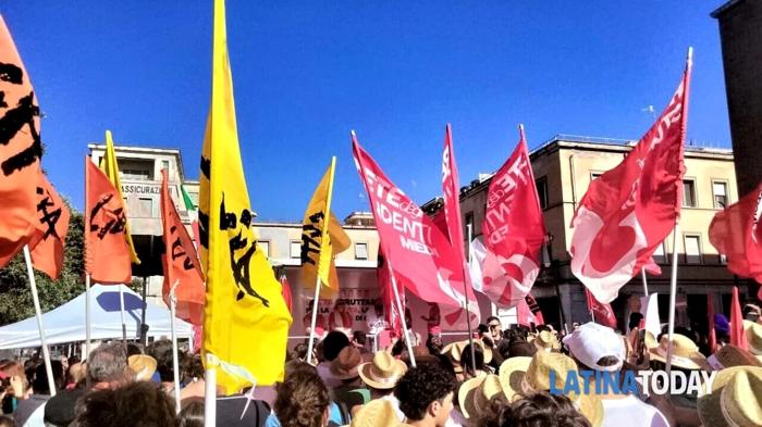 In piazza per Satnam a Latina