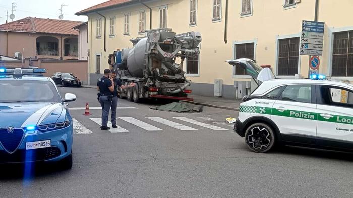 Tragico incidente a Rho: ciclista investito da betoniera