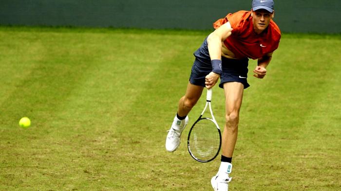 Jannik Sinner in semifinale ad Halle: sfida contro Zhang Zhizhen