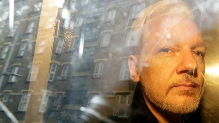 Julian Assange dichiarato colpevole ma ora libero