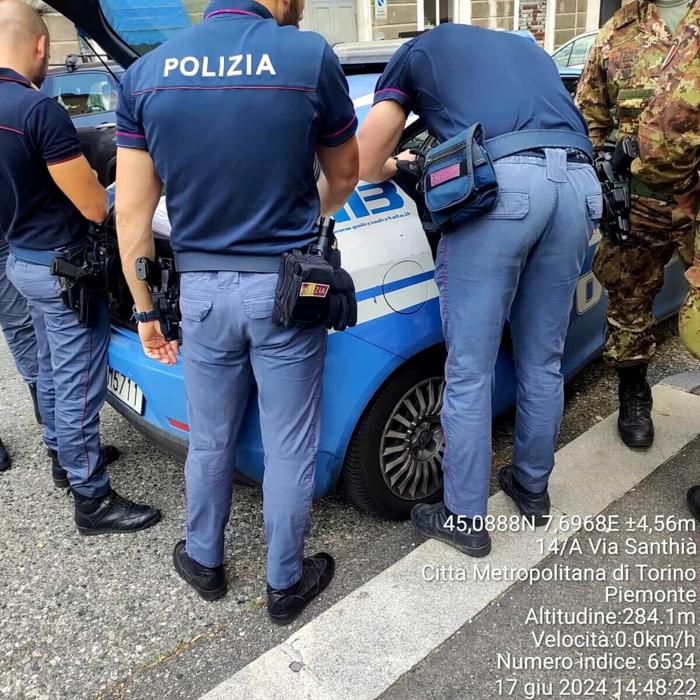 La polizia intervenuta in piazza Giovanni Bottesini