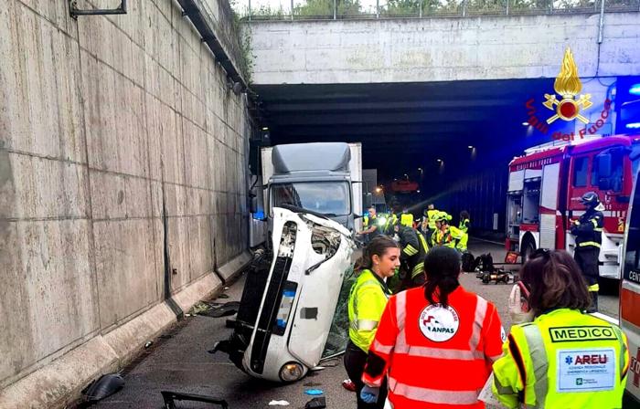 Le immagini dello schianto sulla tangenziale nord di Milano