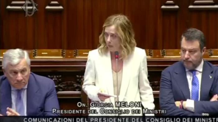 Giorgia Meloni interviene alla Camera: omaggio a Satnam Singh e critiche all’UE