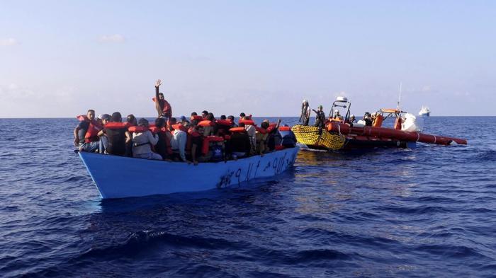 Migrante arrestato per omicidio durante naufragio nel mar Jonio