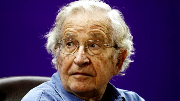 Noam Chomsky dimesso dall’ospedale di San Paolo del Brasile