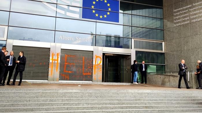 Gesto di protesta per il clima al Parlamento europeo